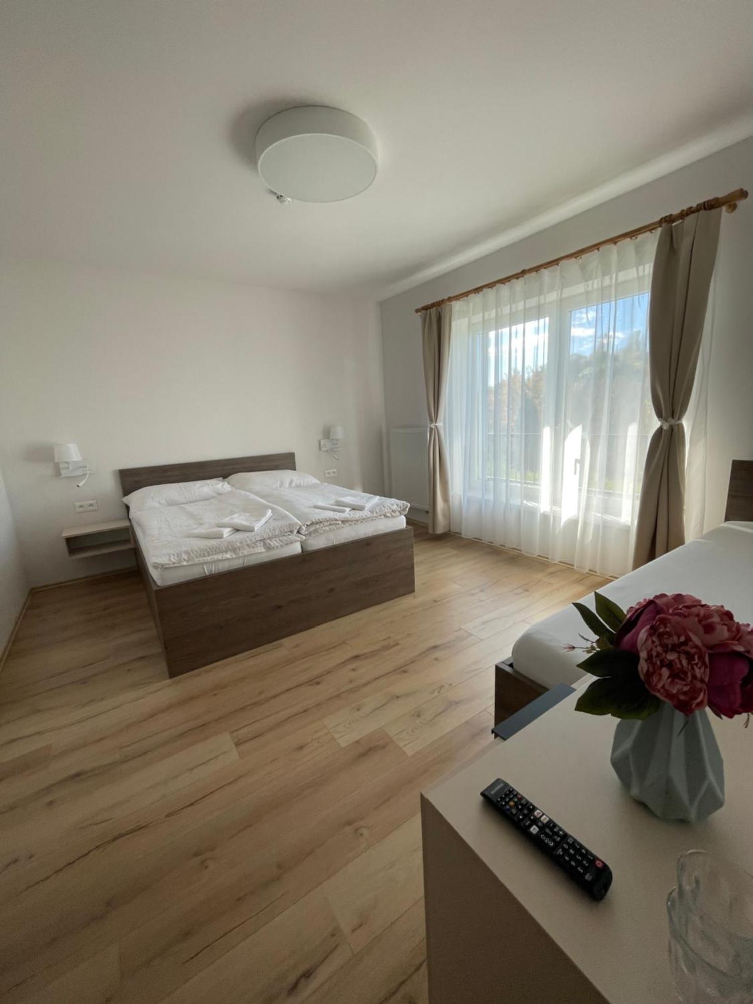 Zafir Hotel Дунавска Стреда Екстериор снимка